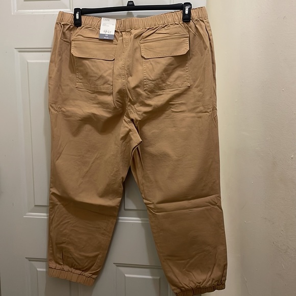 STYLE&CO,NWTWomen’s Mid rise beige capri  pants; size3X ,97%cotton 3%spandex - Picture 2 of 2